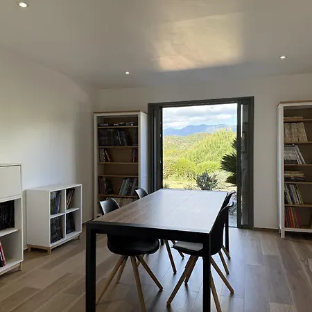 Kaki Villa