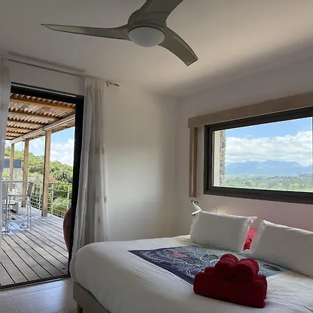 Kaki Villa