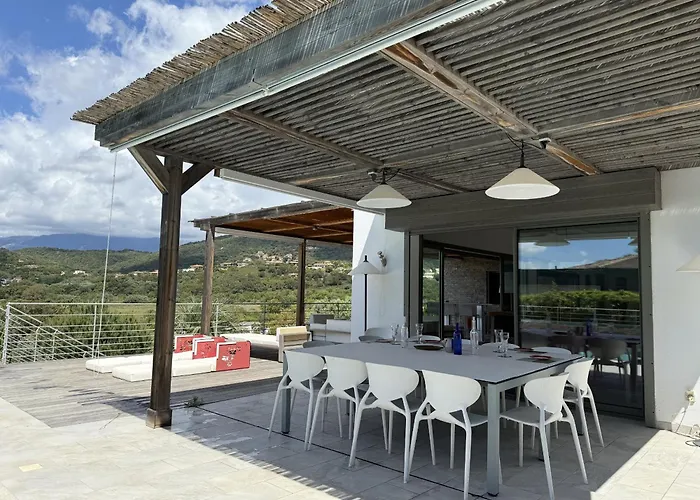 וילה Kaki Pinarellu