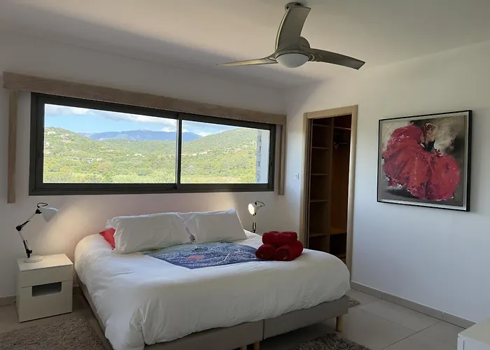 וילה Kaki Pinarellu